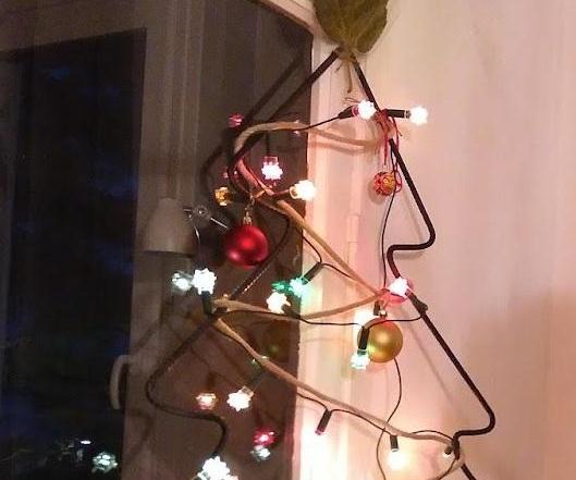 Simple Metal Christmas Tree