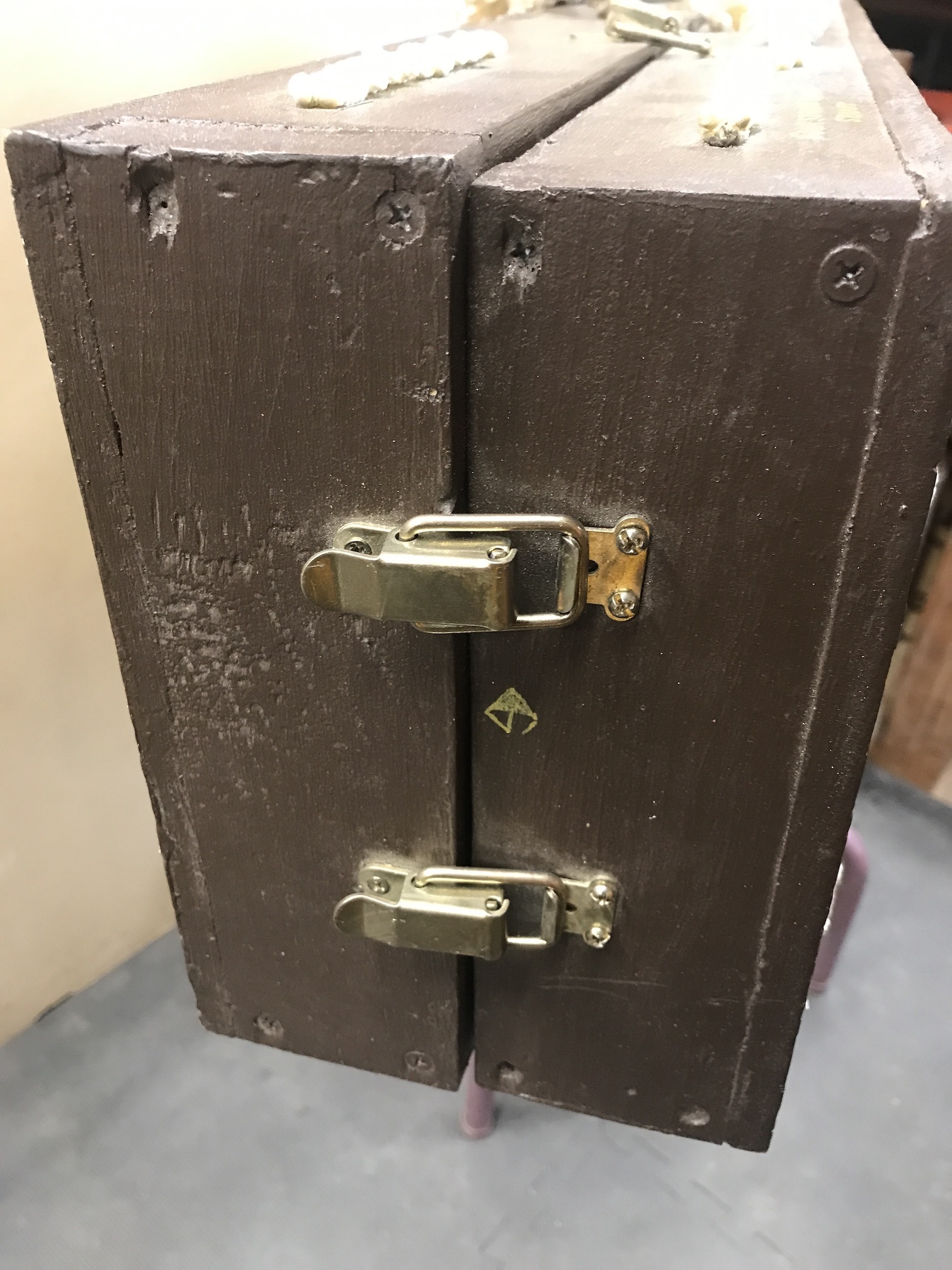 02 End Latches.JPG