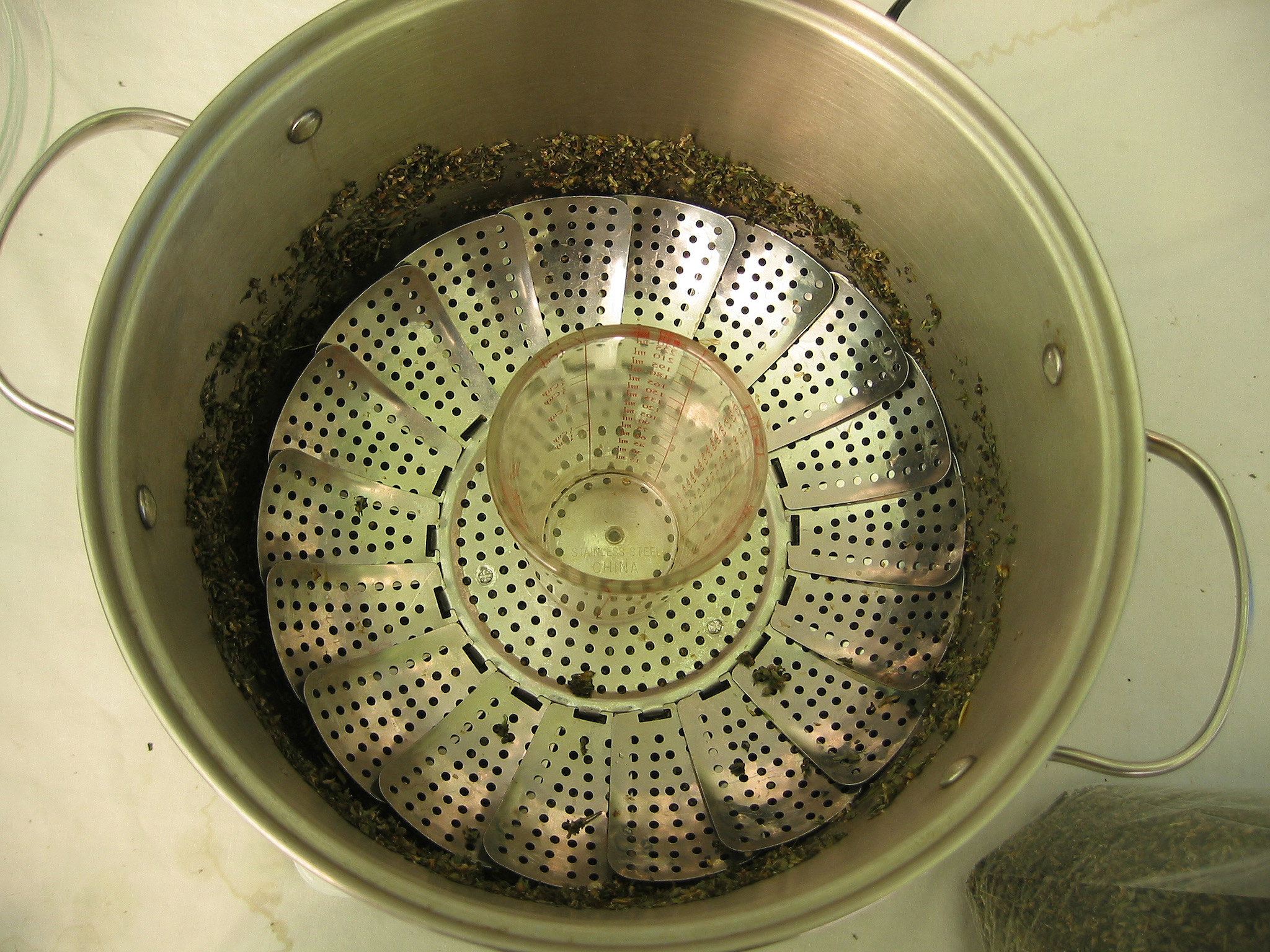 02c-strainer-in-pot.jpg