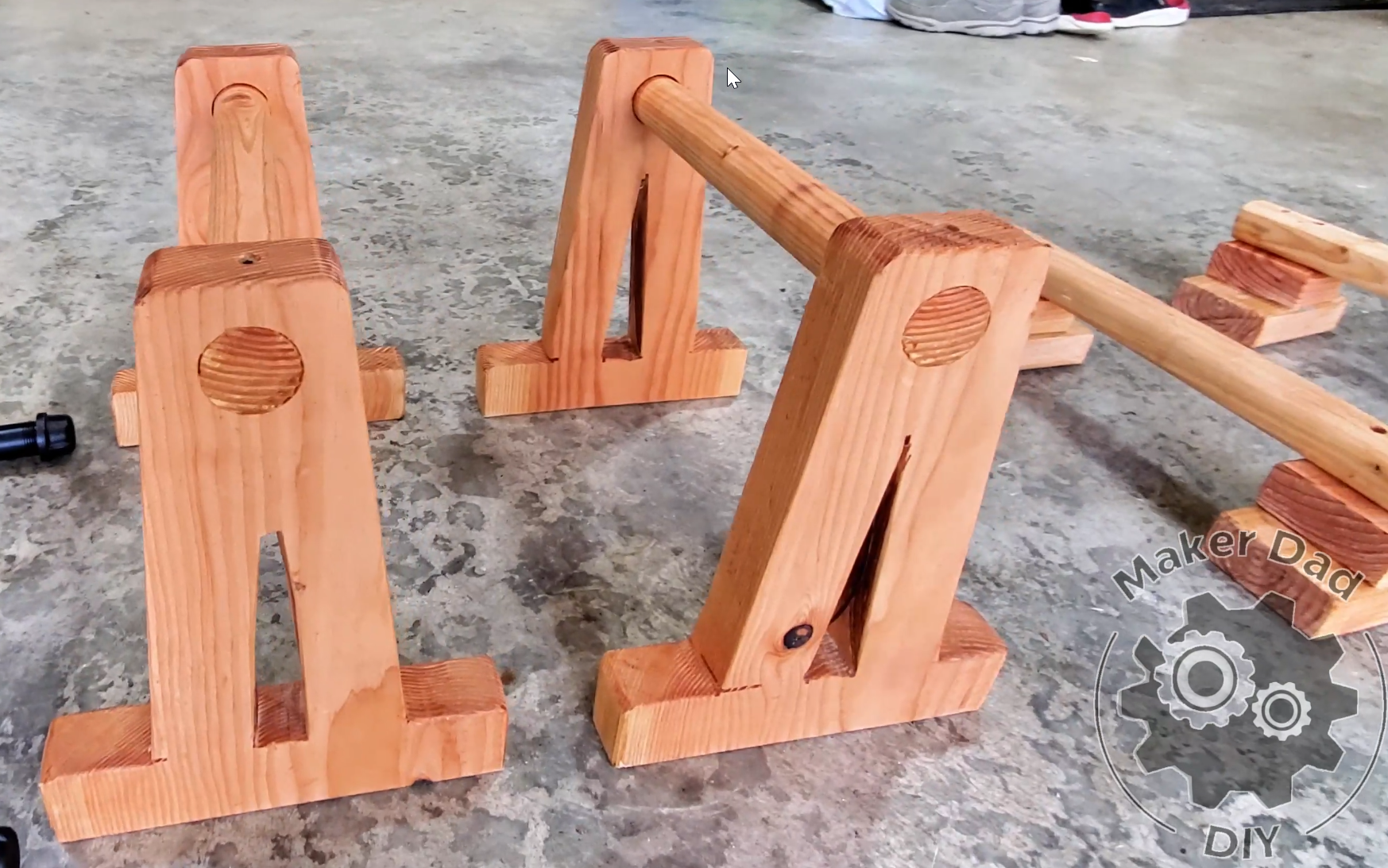 2024-09-07 22_02_33-DIY How to make Calisthenics Wood Parallettes.mp4 - VLC media player.png