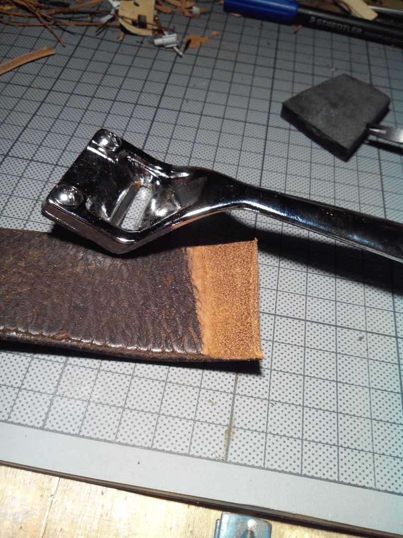 35 measure - cut and bevel the thong - here a belt from an old conductorbag.jpg