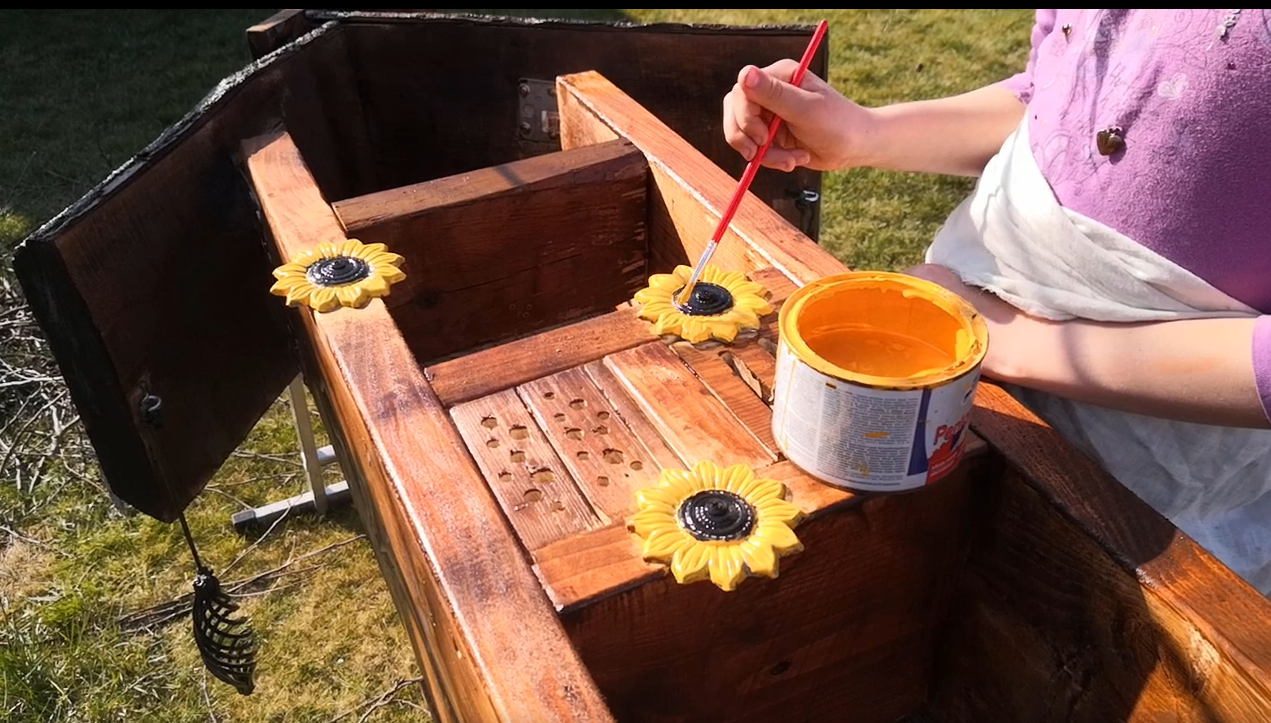 4.4. Bug Hotel - Painting - final coats.png