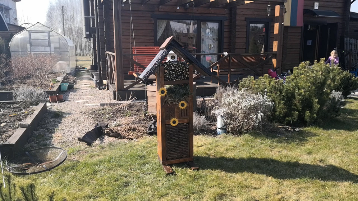 5.2. Bug Hotel - end result.png