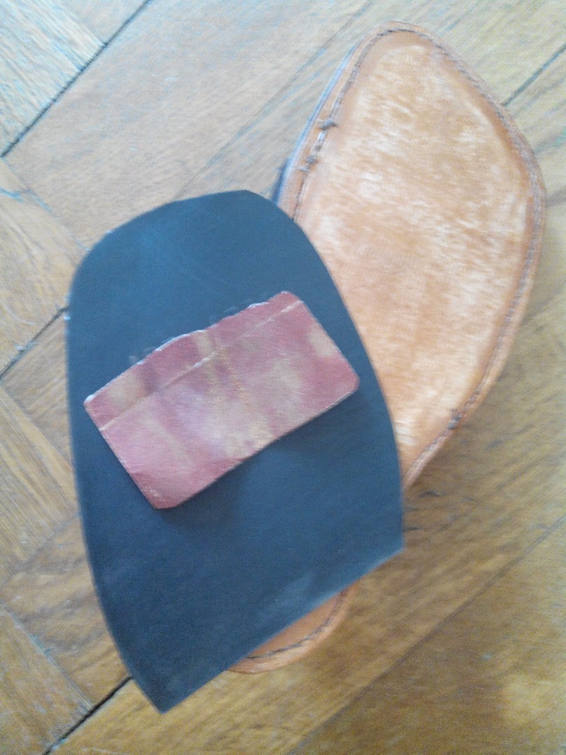 61 scratch the rubber and sole for gluing.jpg