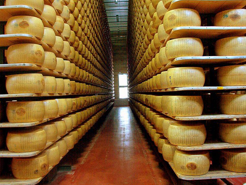 794px-Parmigiano_reggiano_factory.jpg