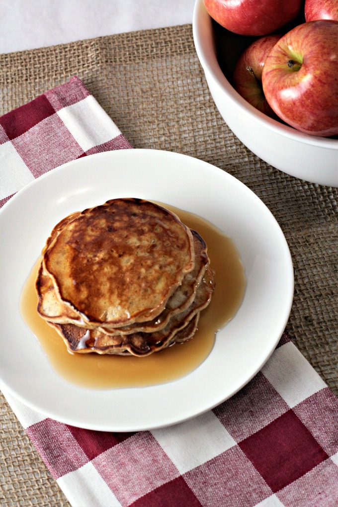 Apple cinnamon Pancakes 9303-680.jpg