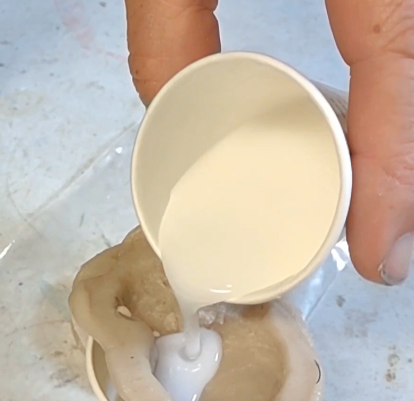 Capture10-pouring resin.PNG