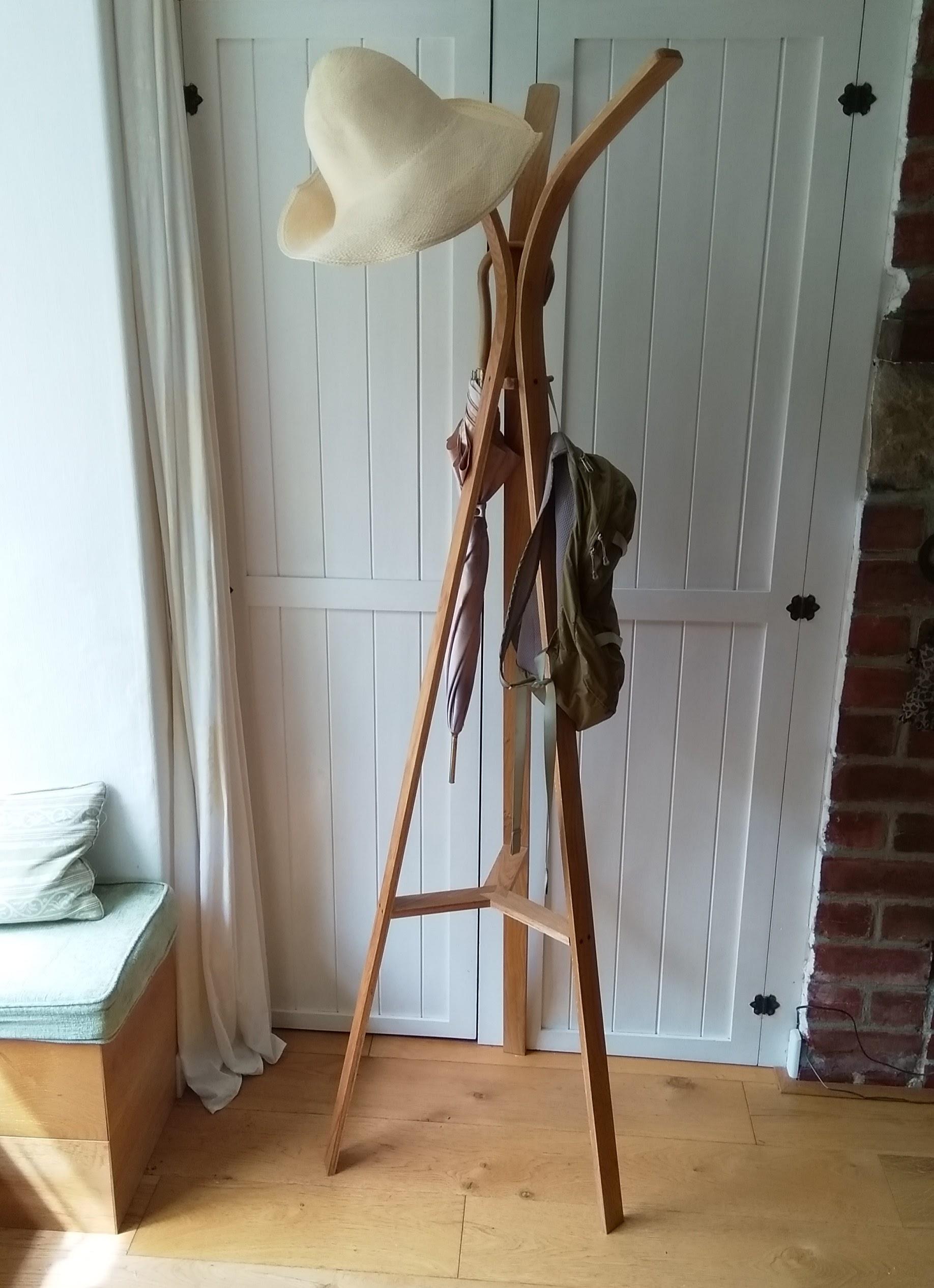 Coat stand laden 1.jpg