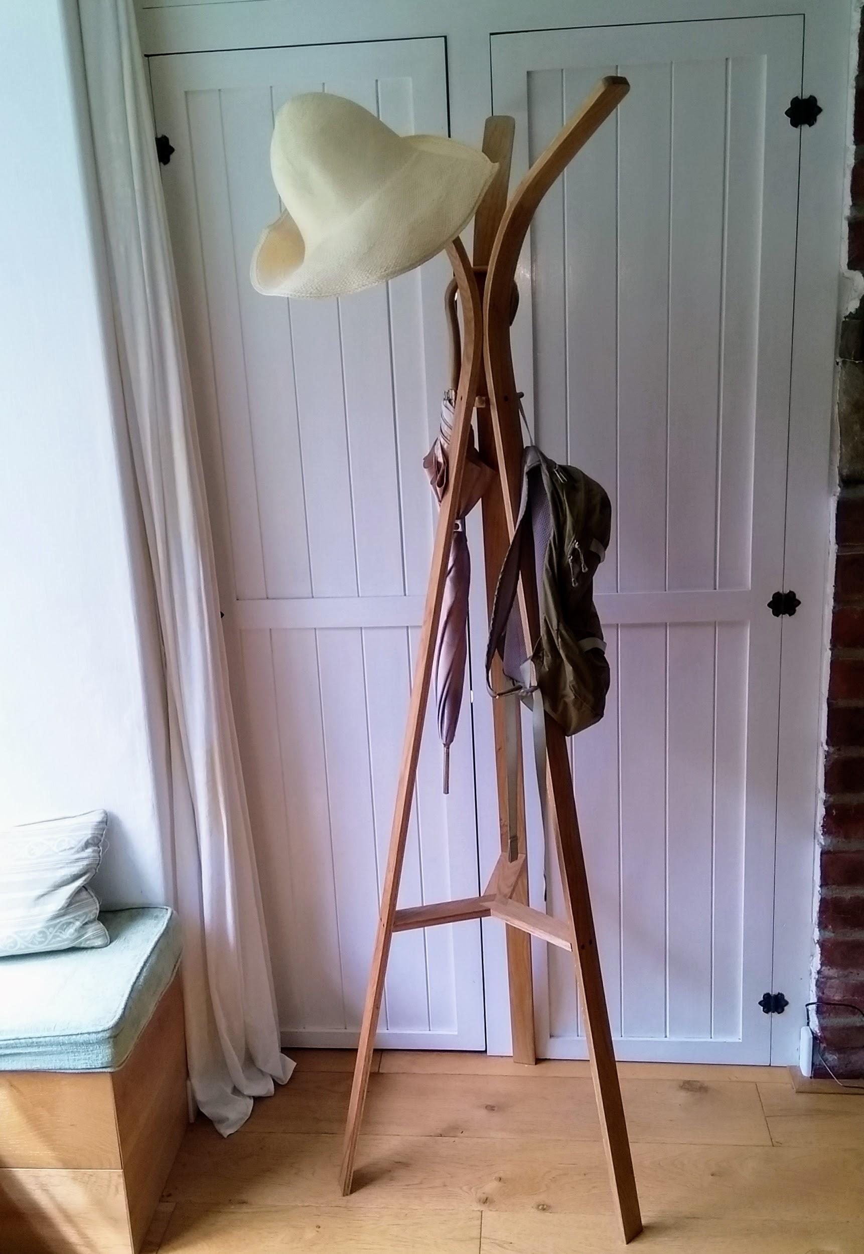 Coat stand laden 2.jpg