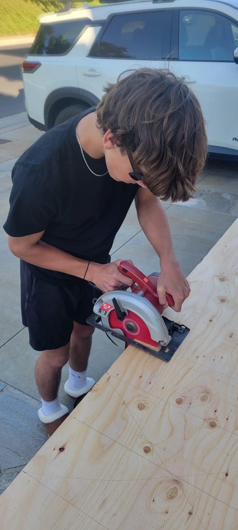 Cutting Walls With a Circular Saw.JPG