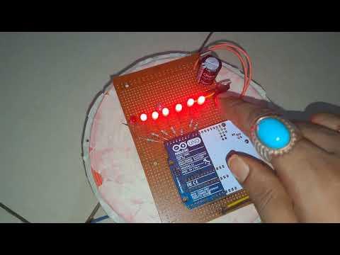 Design of wireless power transformer. Arduino Uno is mounted on secondary coil controlling LEDs