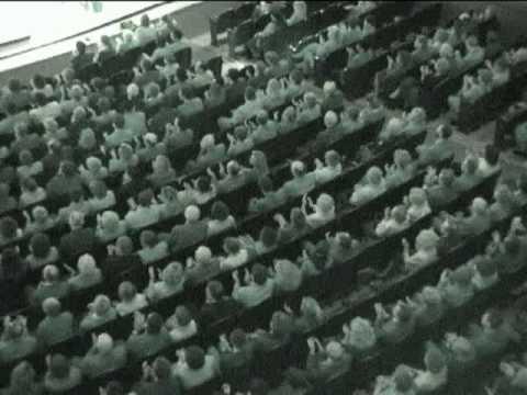 Emergence of synchronized clapping of an audience in Budapest