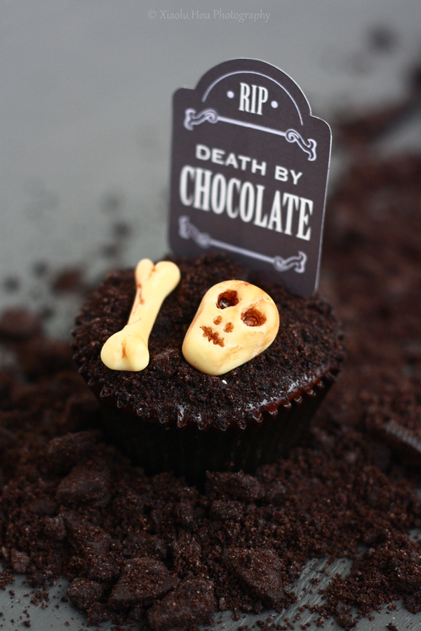 Graveyard Cupcakes 13.jpg