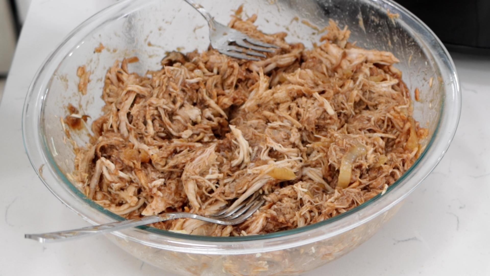 How to Make Pulled Pork in Slow Cooker Easy Pulled Pork Recipe.00_09_36_05.Still018.jpg