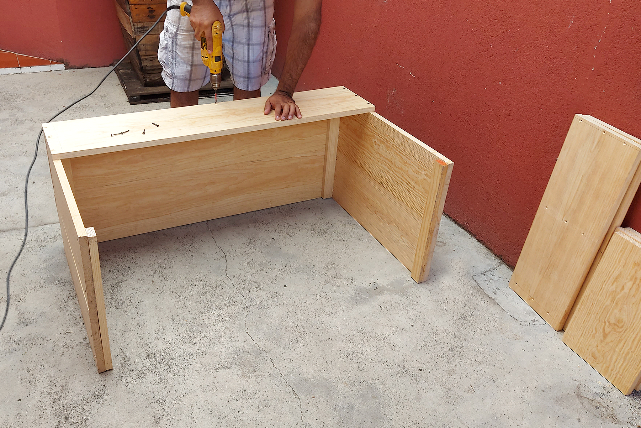 Instructables_Desk_Craftyamigo_03.png