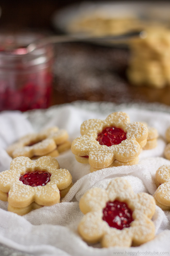 Linzer-Cookies-with-Raspberry-Jam-3.jpg