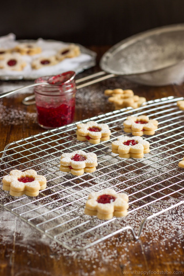 Linzer-Cookies-with-Raspberry-Jam-4.jpg