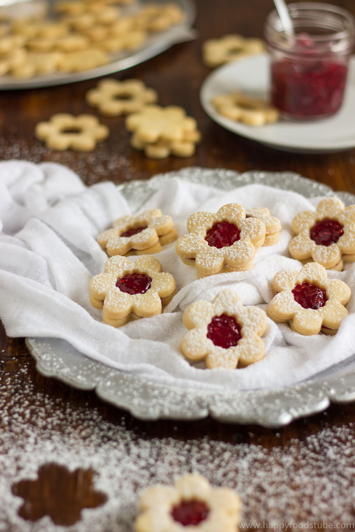 Linzer-Cookies-with-Raspberry-Jam.jpg