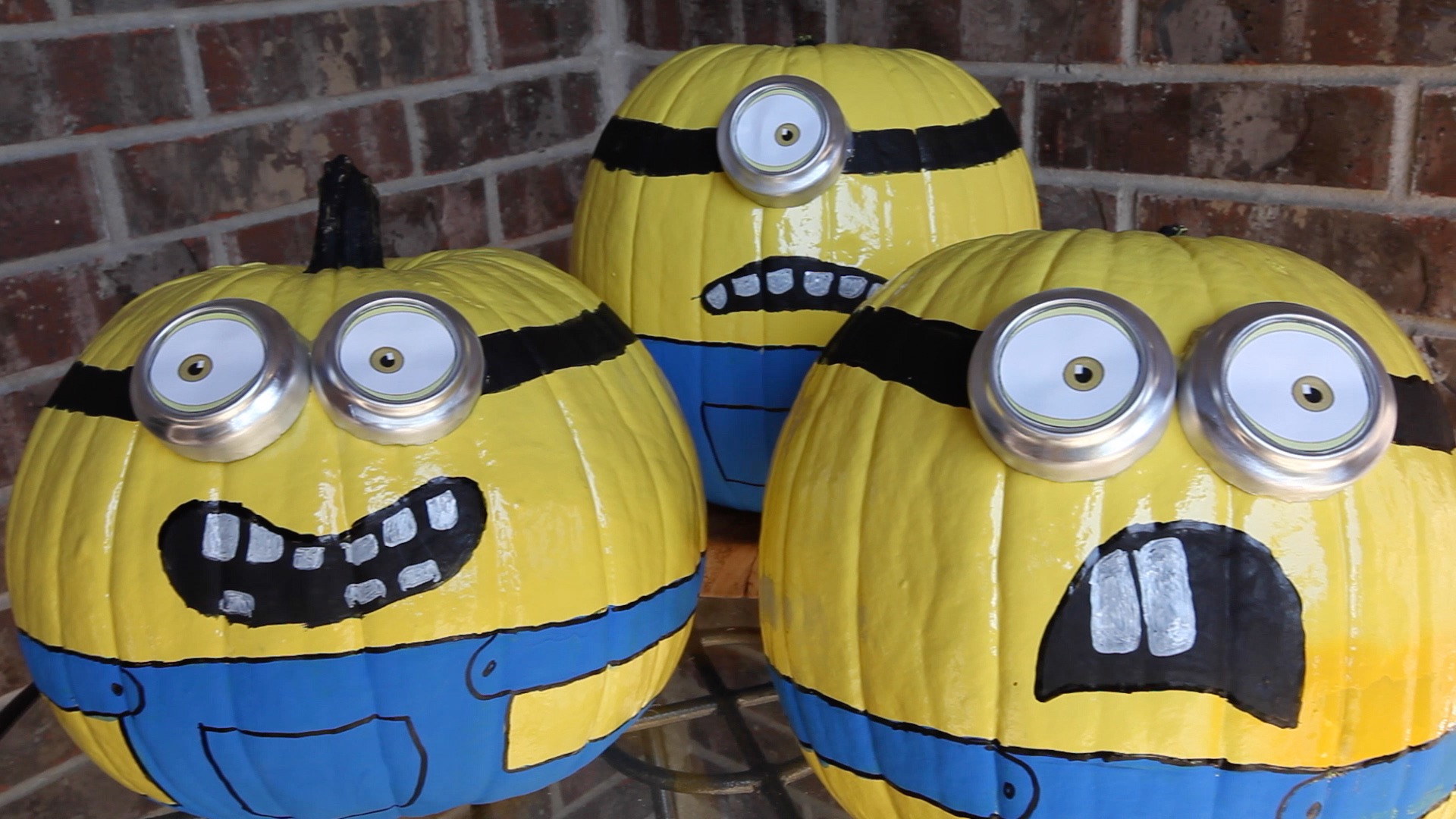 Make Minion Pumpkins for Halloween.jpg