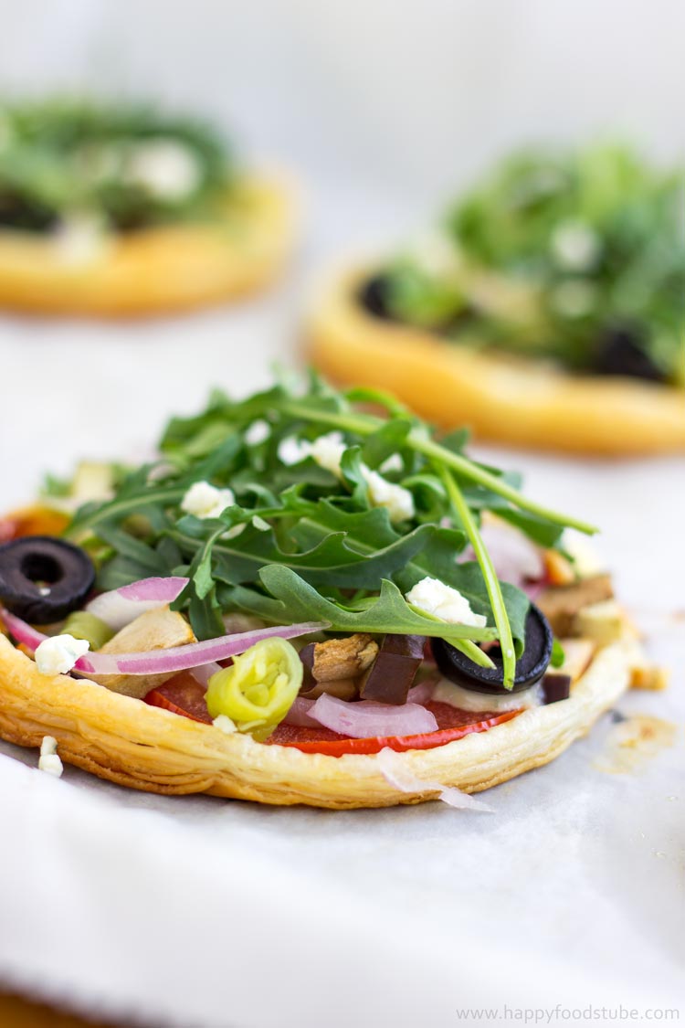 Mini-Vegetarian-Puff-Pastry-Pizzas.jpg