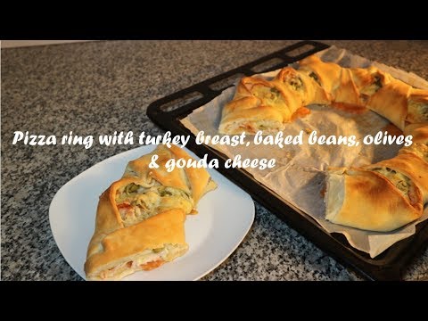 Pizza ring with turkey breast, baked beans, olives &amp;amp; gouda cheese recipe