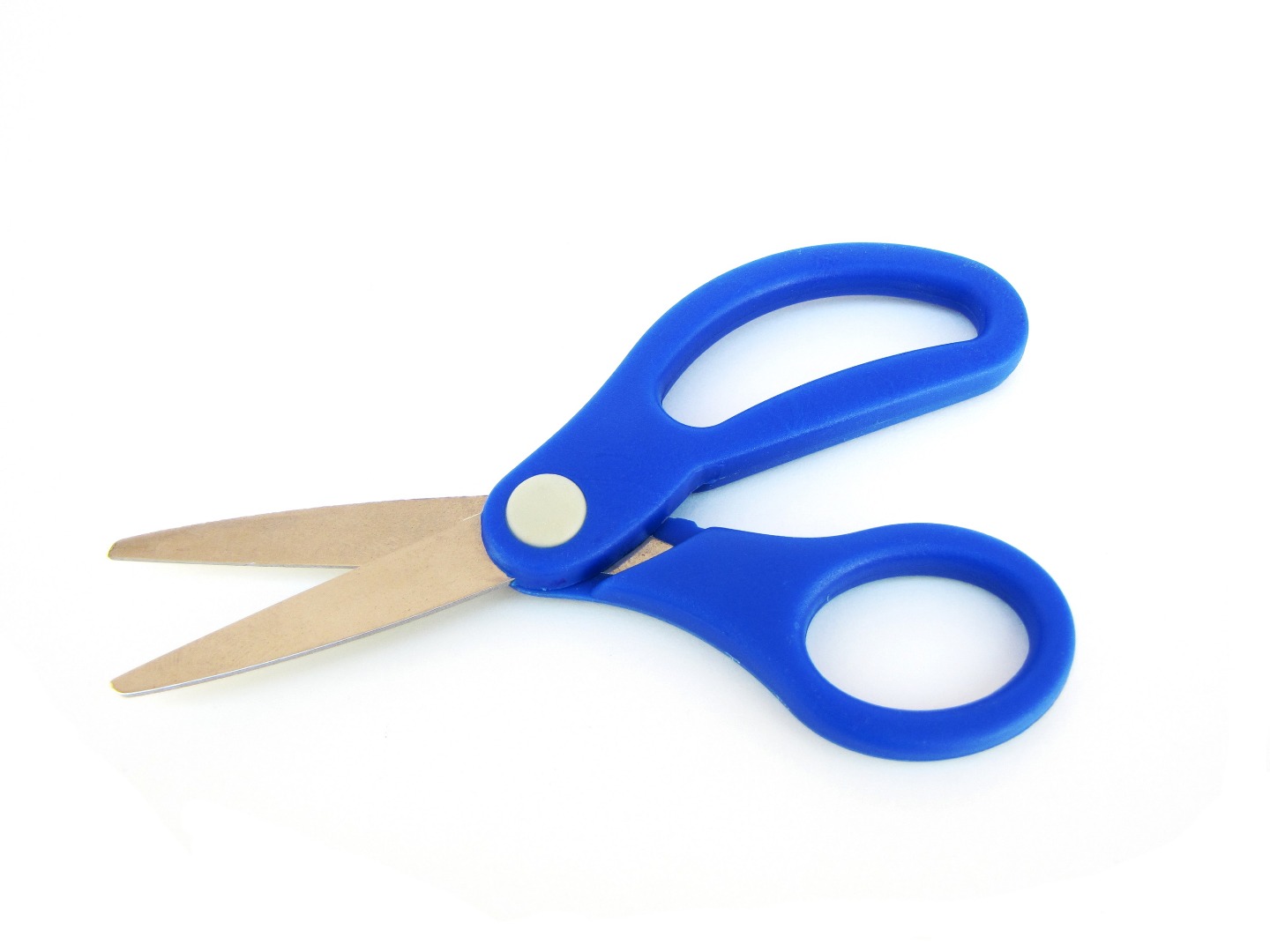 Small_pair_of_blue_scissors.jpg