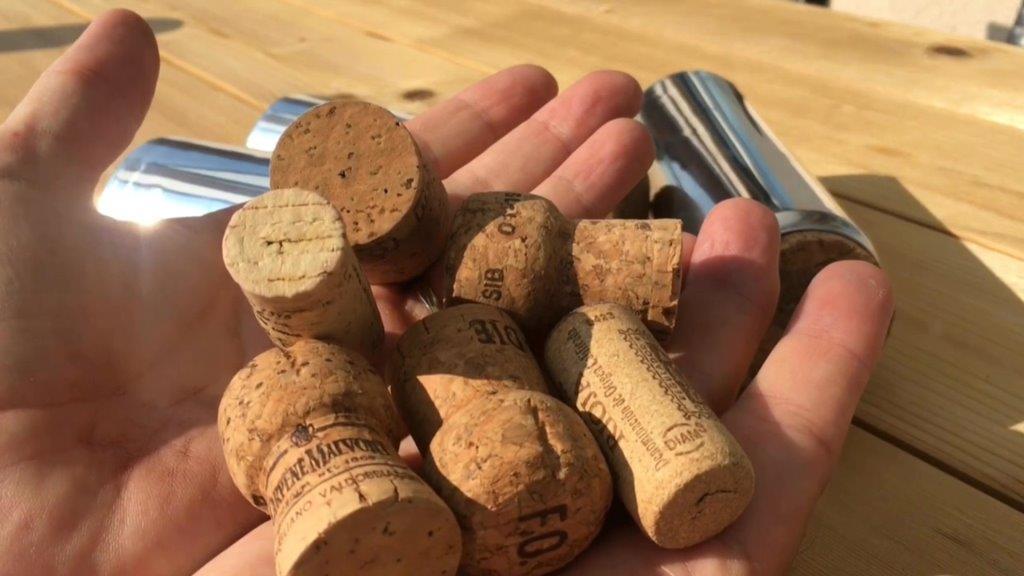 Soda can stoppers from bottle cork 08.JPG