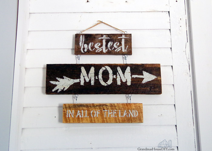 bestest-mom-sign.jpg