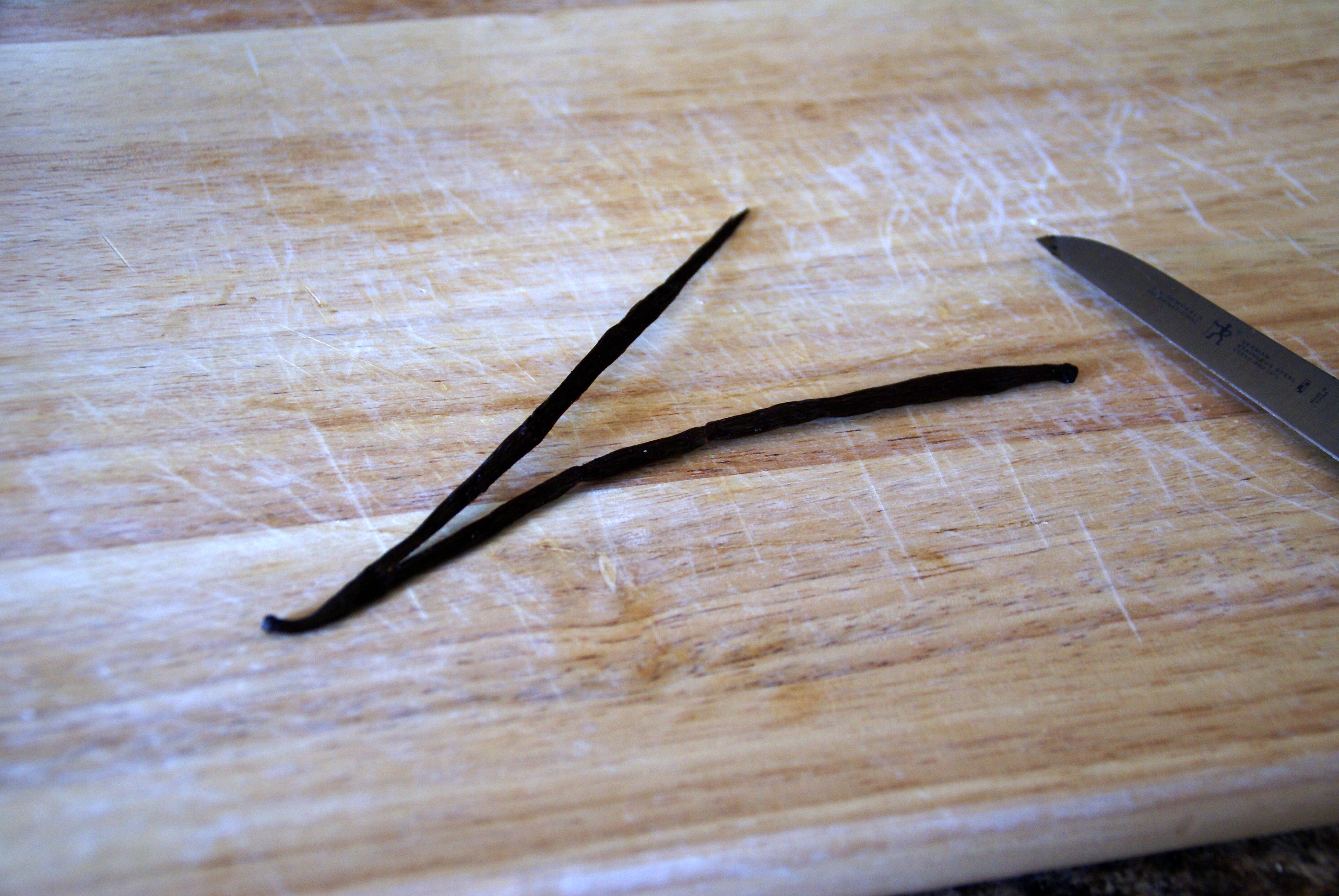 cut vinilla pod.jpg