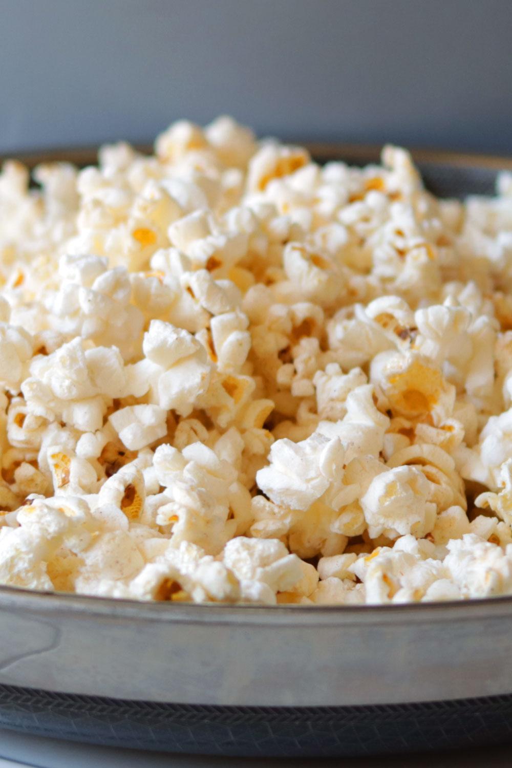 easy skillet popcorn Long.jpg