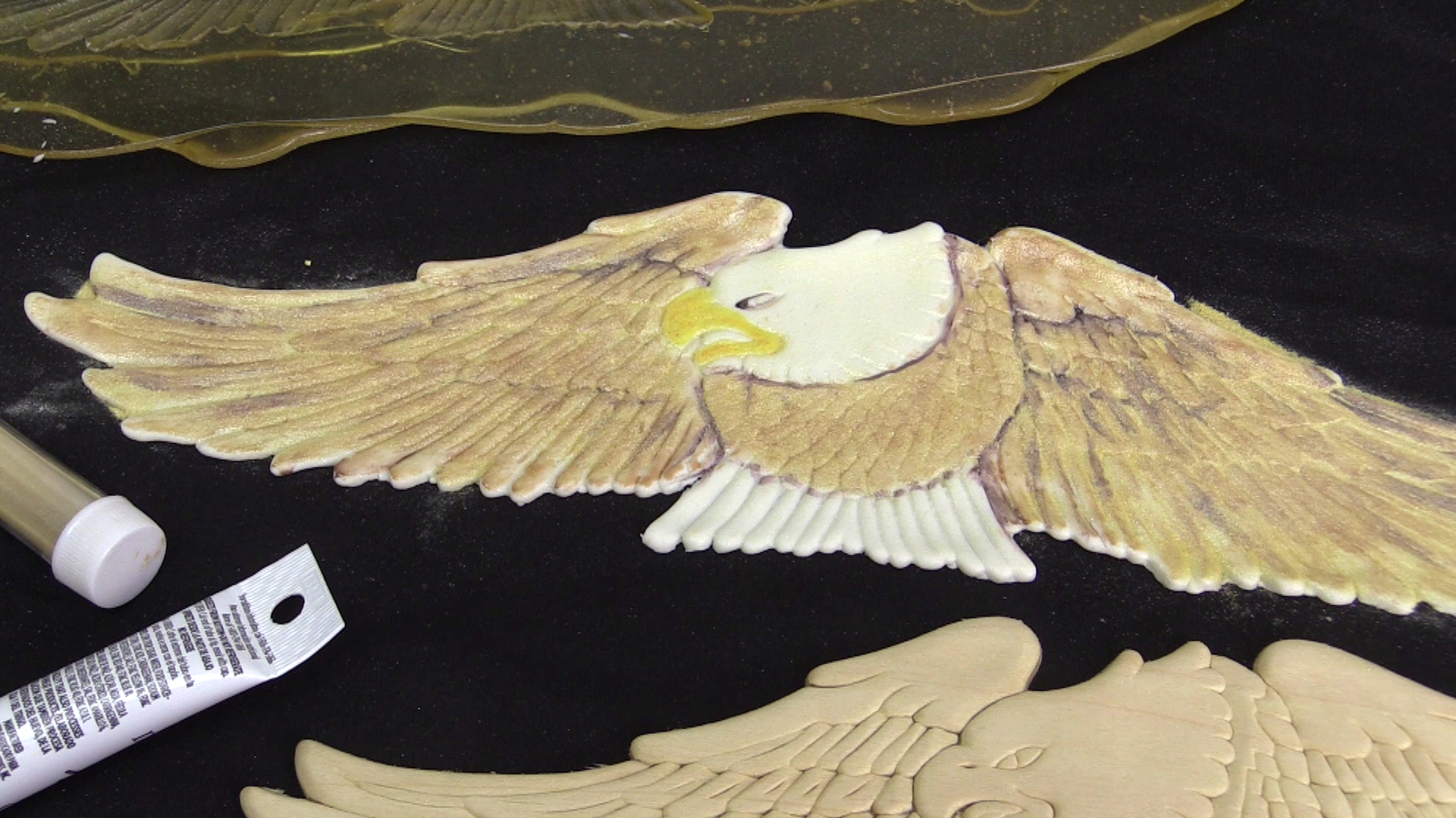 final fondant eagle 2.jpg