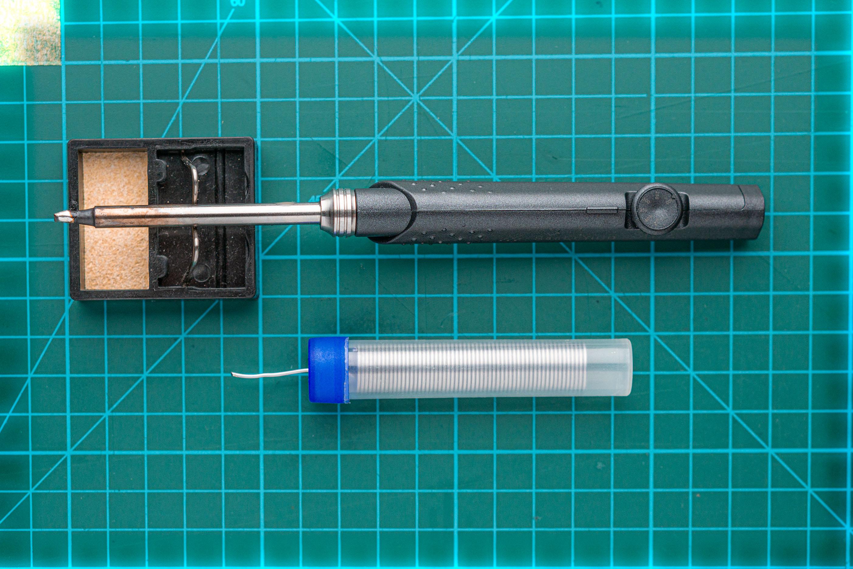 hdmi cable repair soldering iron@0.5x.jpg