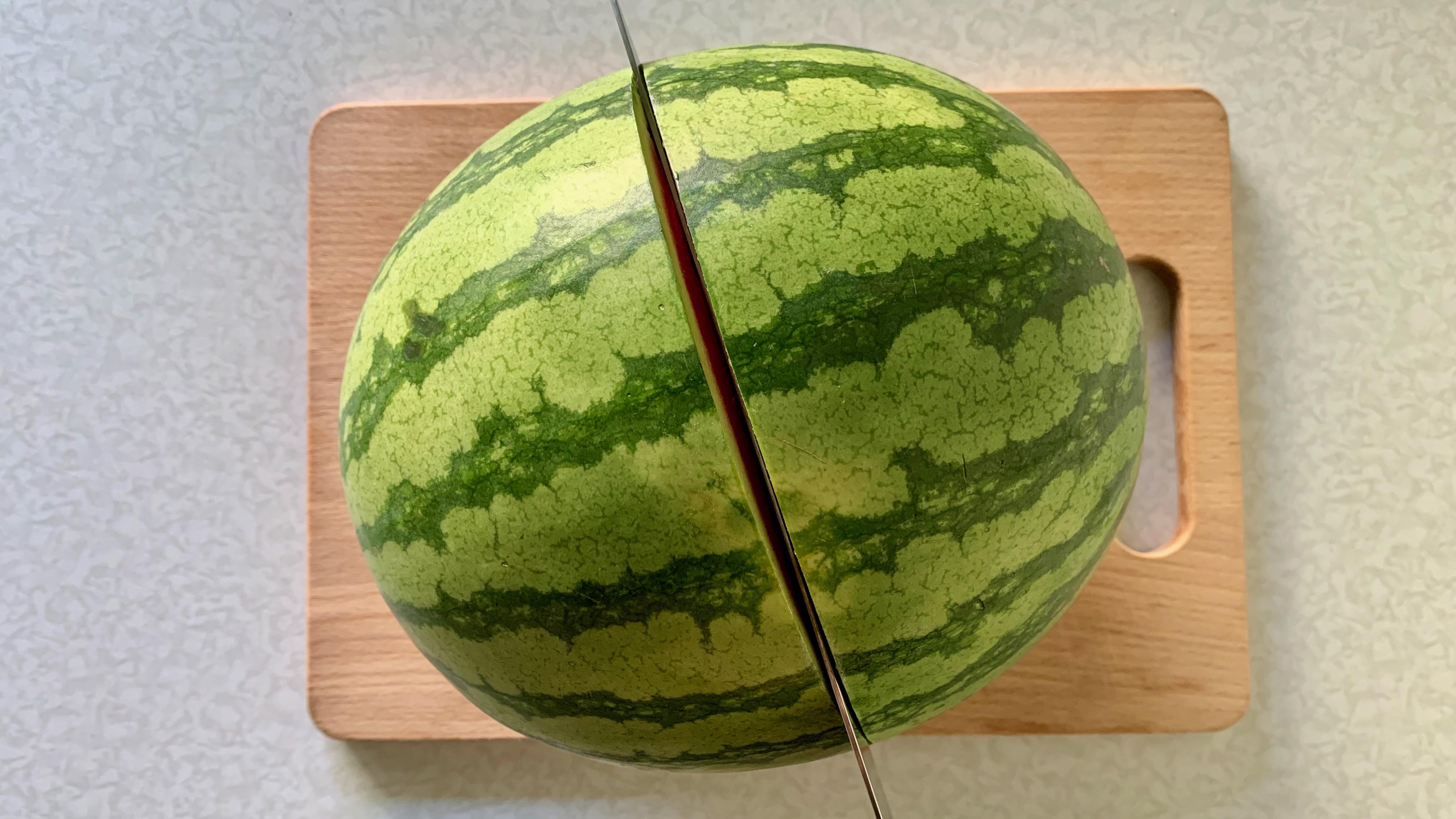 how-to-cut-a-watermelon-1.jpeg