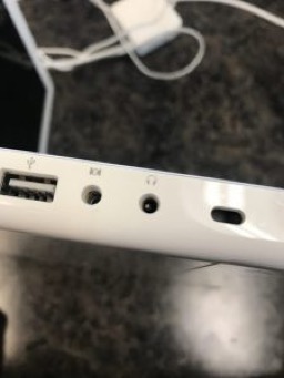 laptop headphone jack.jpg