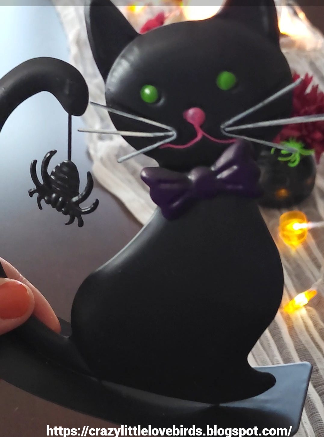 metal black cat decor.png