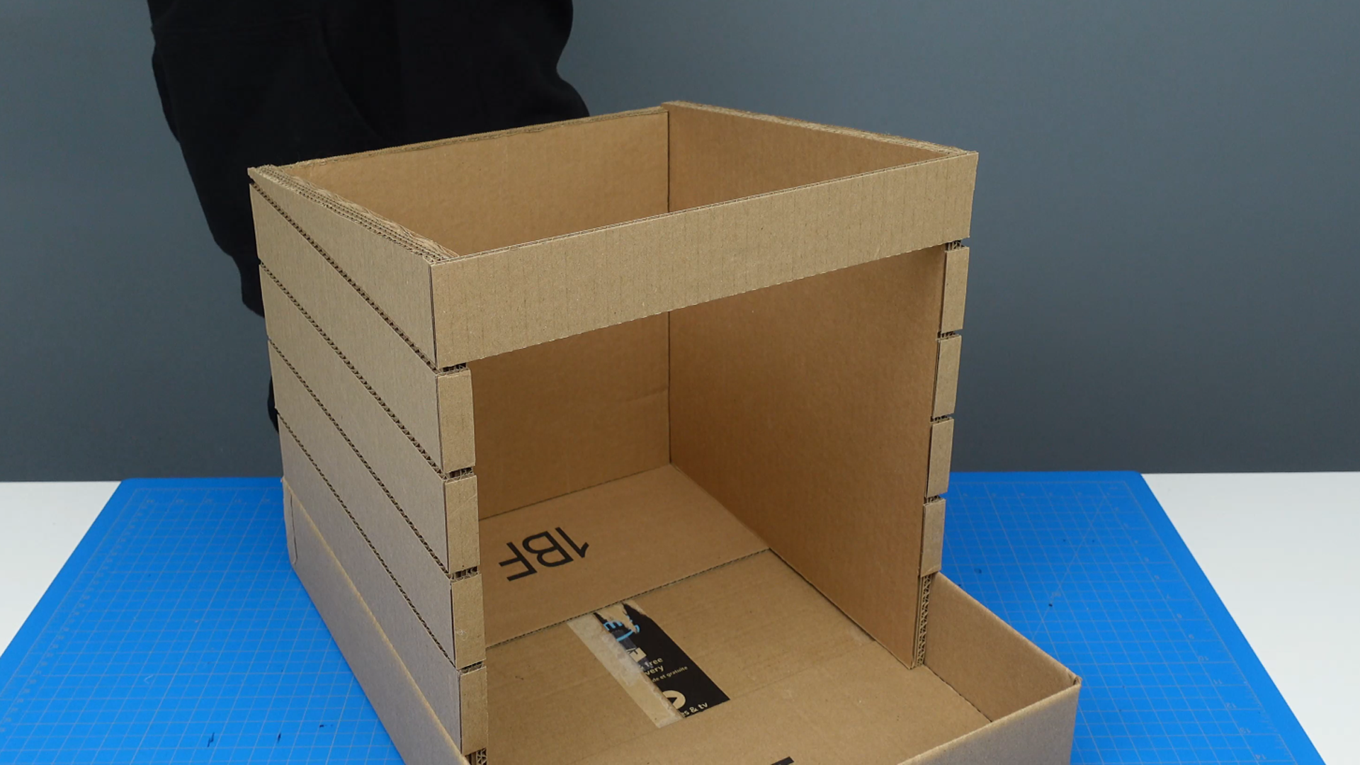 modern_cardboard_cat_house_2N.png