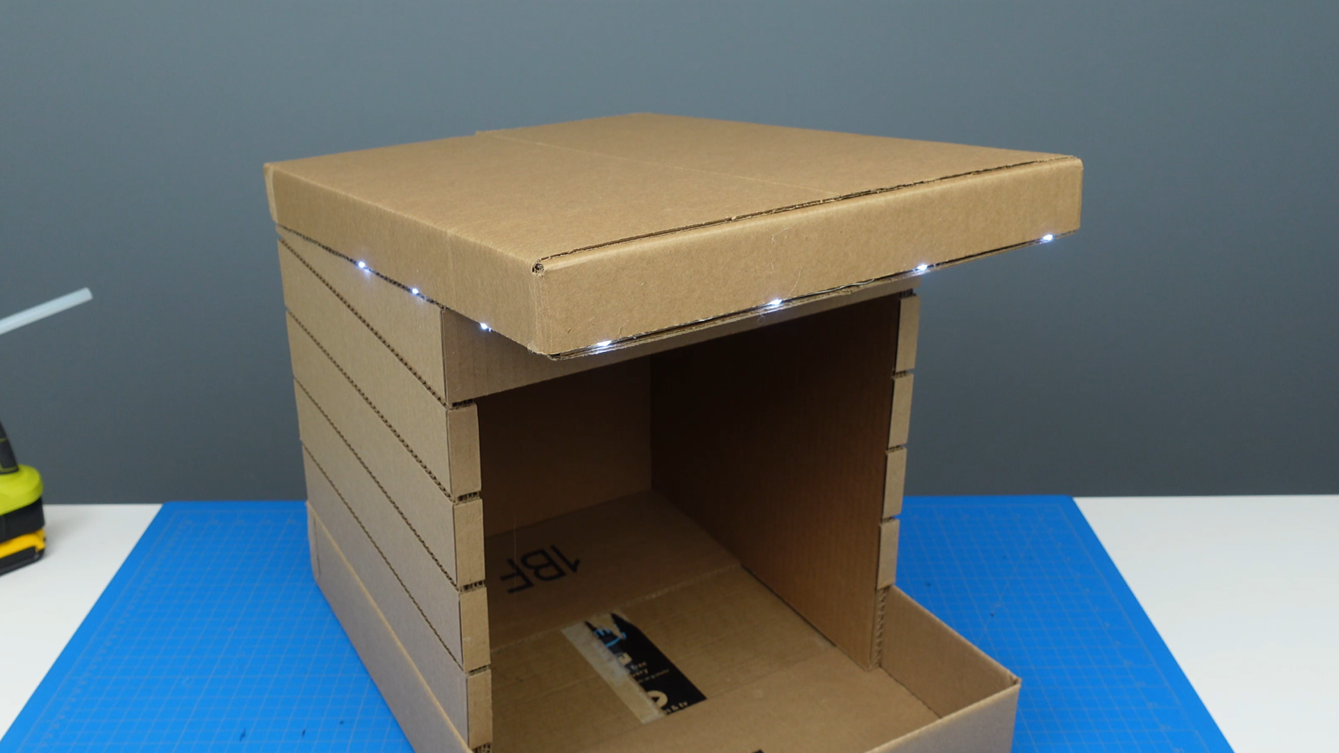 modern_cardboard_cat_house_2Q.png