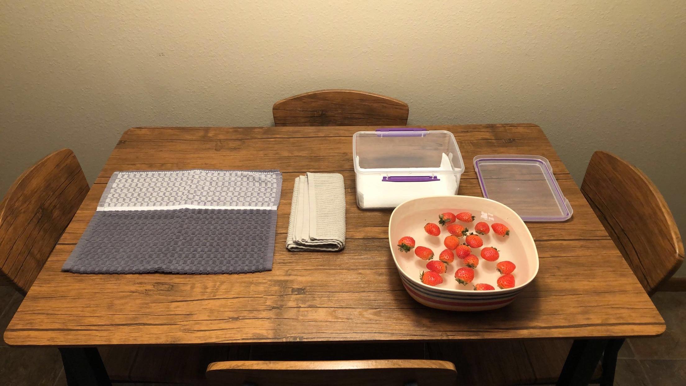 strawberries - preparing towels and letting berries soak for 5 mins.jpg