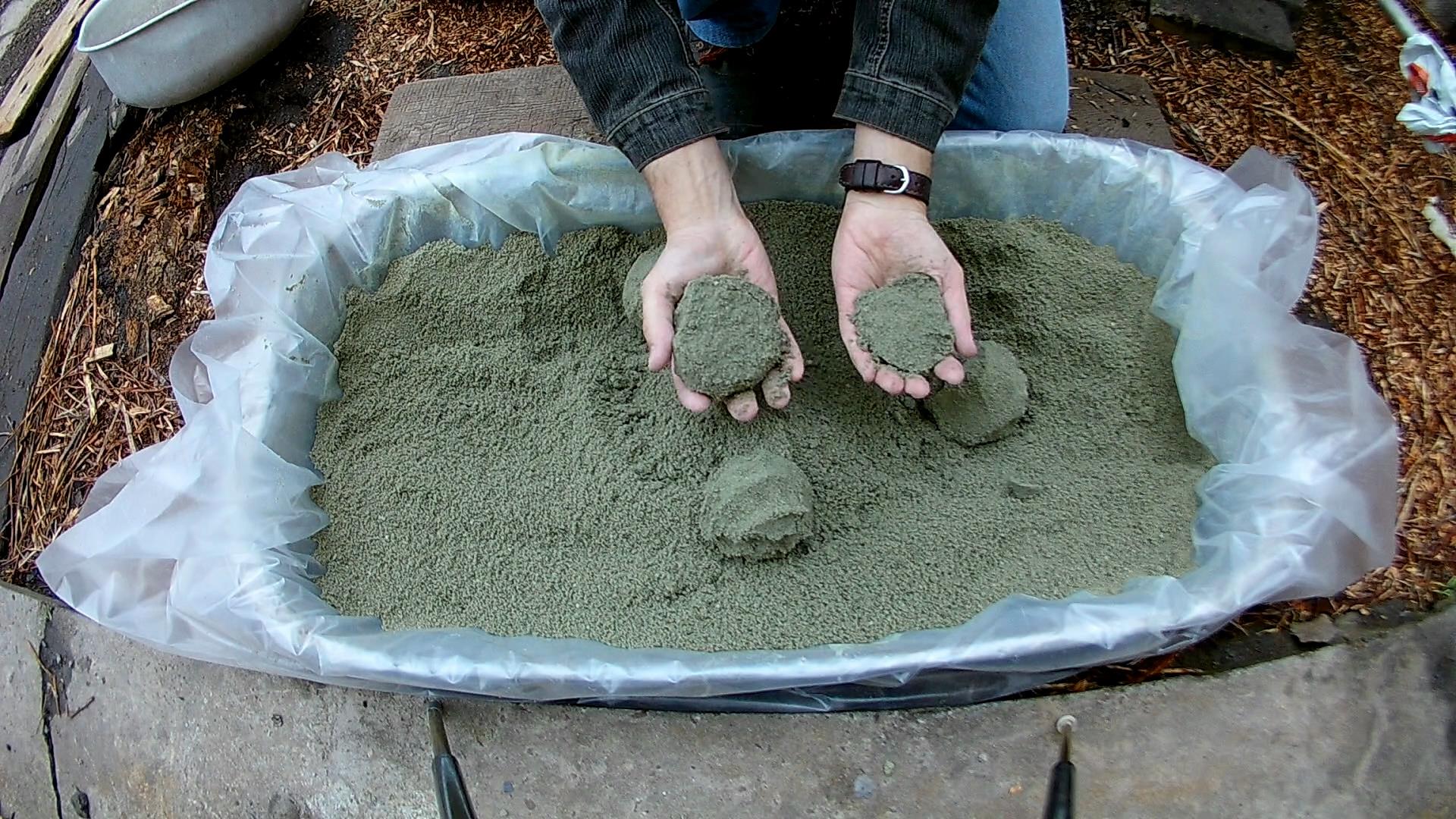 Bentonite Green Sand recipe. Sticky, oily and just great.avi_snapshot_01.49_[2017.07.26_15.52.47].jpg