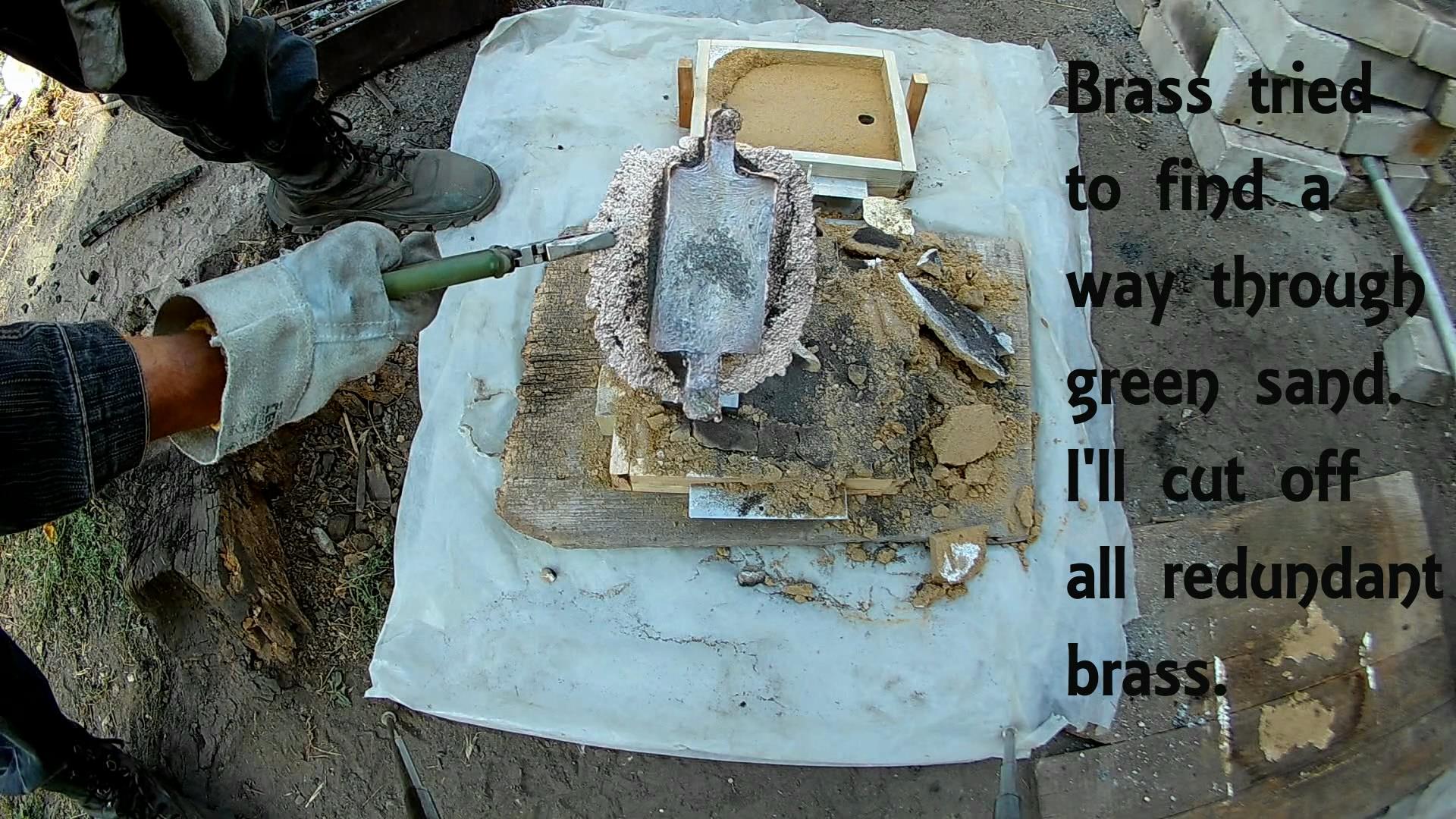 Brass casting heavy paperweight - molding and melting brass.avi_snapshot_07.34_[2016.10.17_17.43.35].jpg