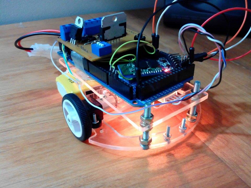 Arduino Bluetooth-Bot With Android and LED